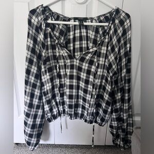 Forever 21 juniors size large black and white check long sleeve short top